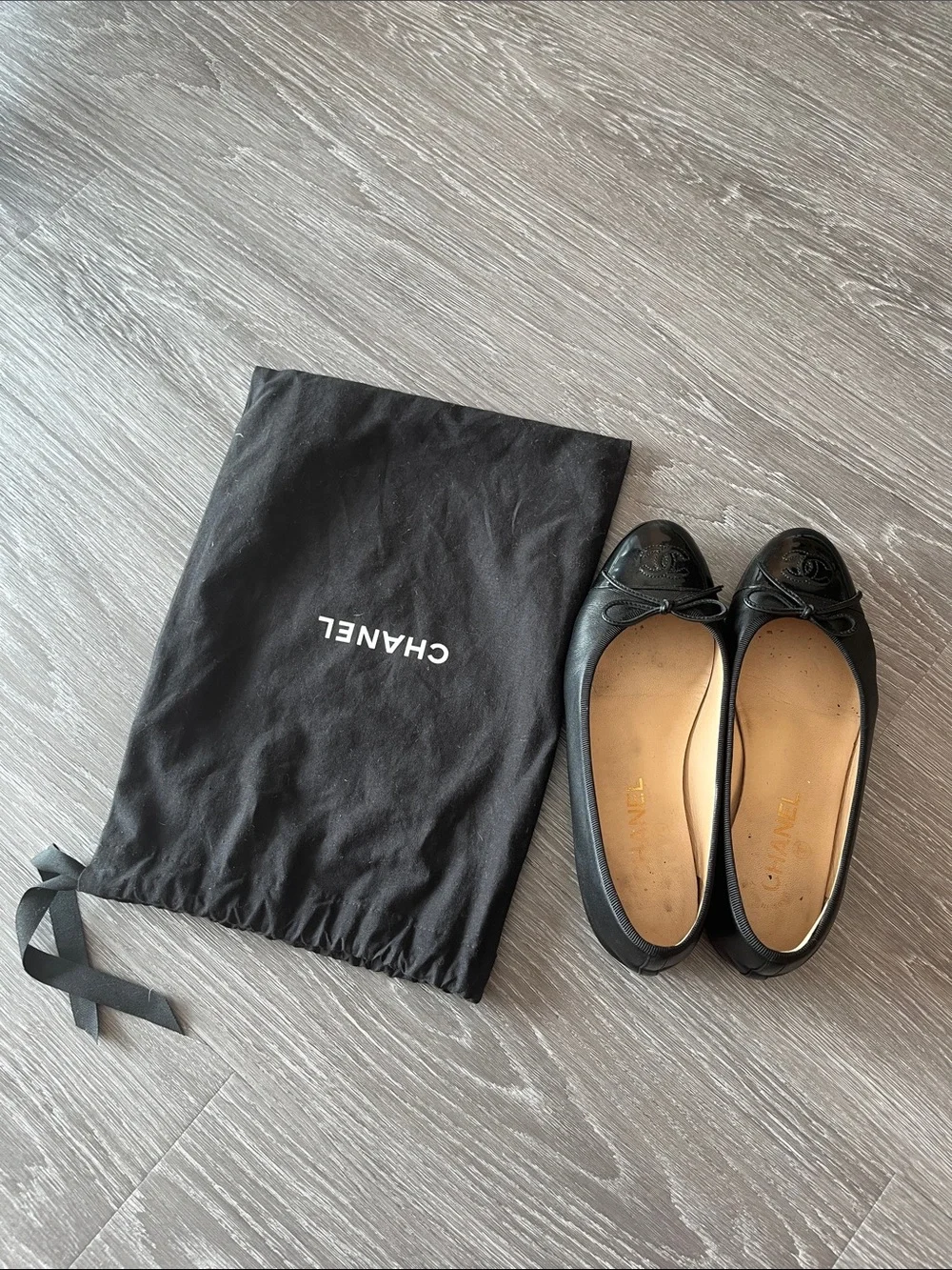 CHANEL Black Leather Cap-Toe Ballet Flats with CC Emblem